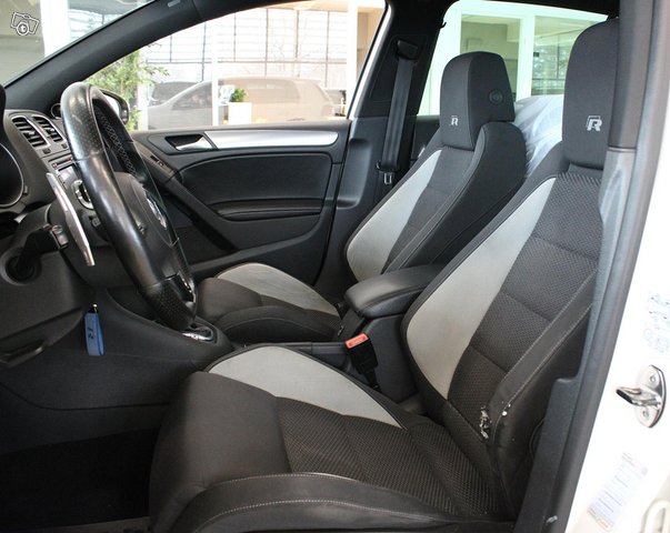 Volkswagen Golf 11