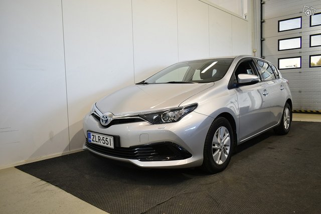 TOYOTA AURIS