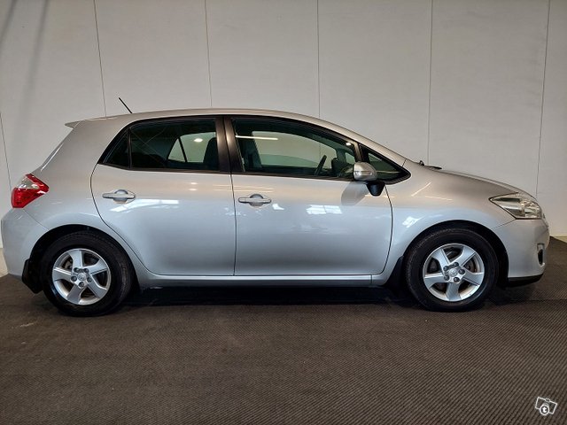 Toyota Auris 5