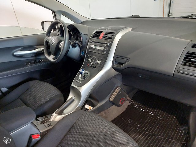 Toyota Auris 8