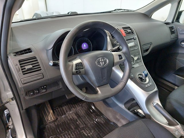Toyota Auris 14