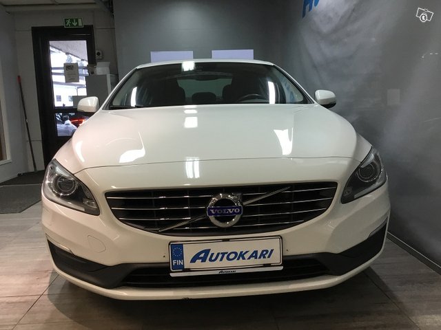 VOLVO S60 2