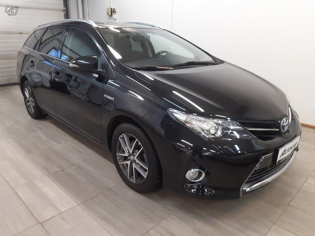 TOYOTA Auris