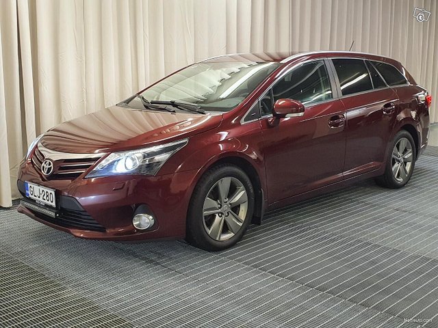 Toyota Avensis 1