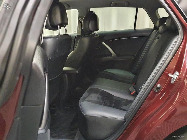 Toyota Avensis 16