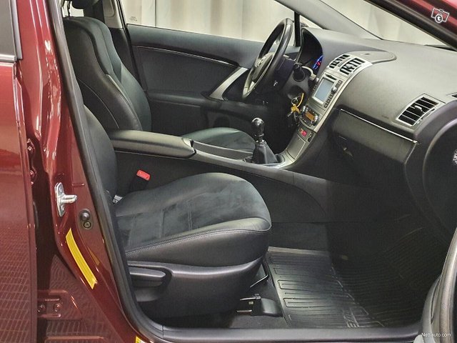 Toyota Avensis 17
