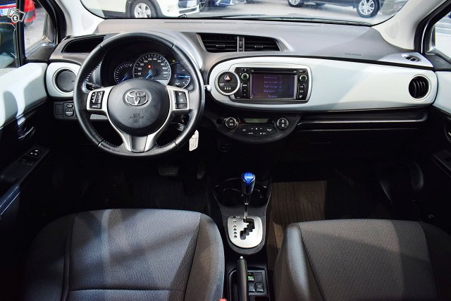 Toyota Yaris 12