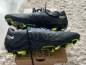 Nike nappikset, Jalkapallo, Urheilu ja ulkoilu, Pori, Tori.fi Nike nappikset, Jalkapallo, Urheilu ja ulkoilu, Pori, Tori.fi