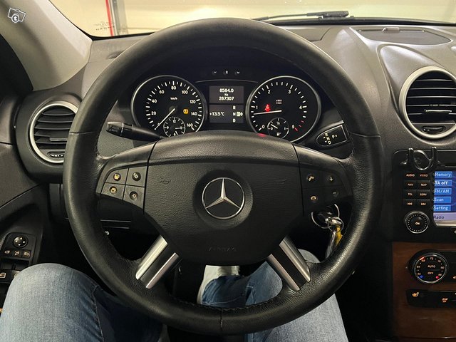 Mercedes-Benz ML 12