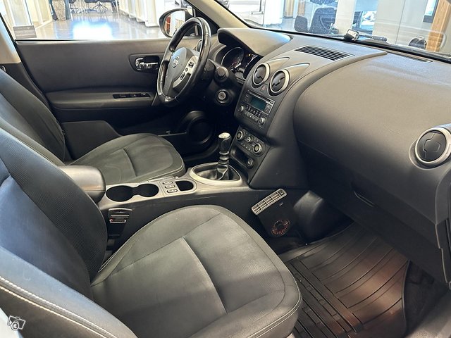 Nissan Qashqai+2 10
