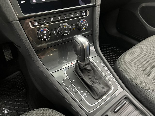 Volkswagen Golf 12