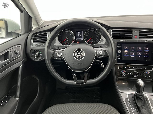 Volkswagen Golf 22