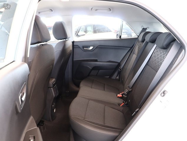 KIA Rio 8