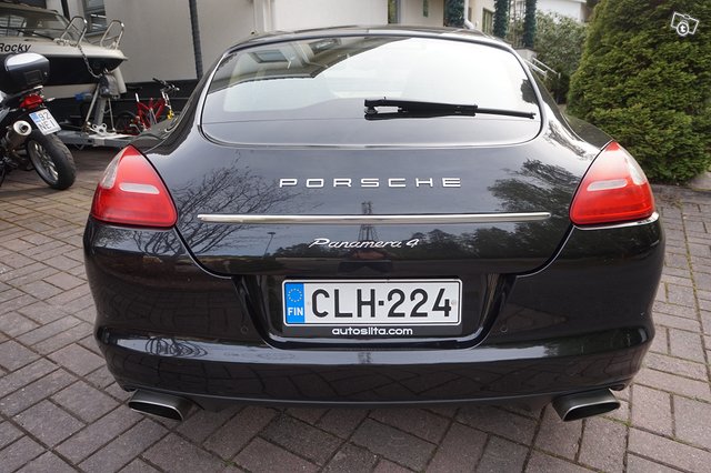 Porsche Panamera 5