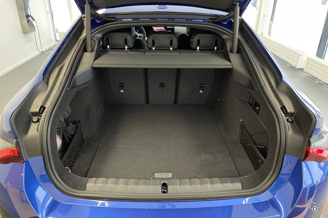 BMW I4 10