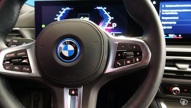 BMW I4 10