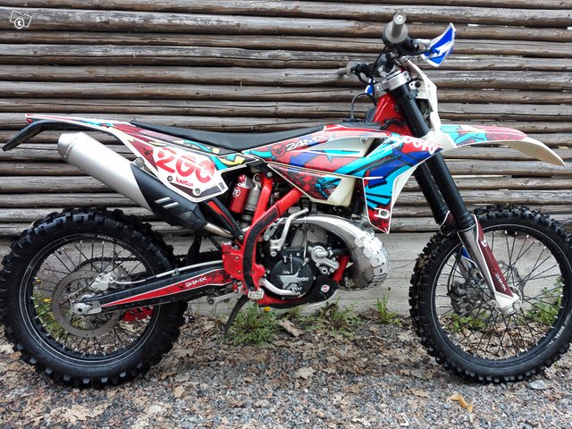 Valkokilpinen Beta 200RR, kuva 1