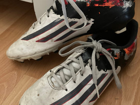 Adidas messi nappikset 42, Jalkapallo, Urheilu ja ulkoilu, Hamina, Tori.fi Adidas messi nappikset 42, Jalkapallo, Urheilu ja ulkoilu, Hamina, Tori.fi