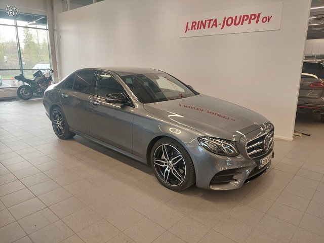 MERCEDES-BENZ E