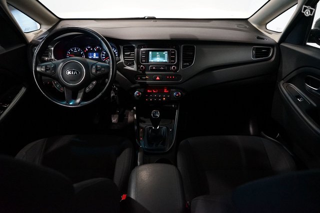 Kia Carens 9