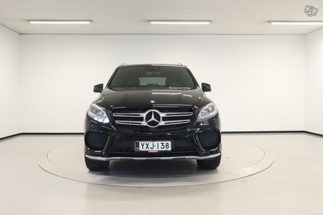 Mercedes-Benz GLE 2