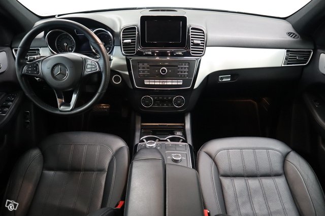 Mercedes-Benz GLE 10