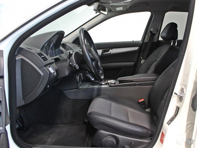 Mercedes-Benz C 8