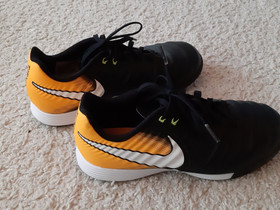 Sisäpelikengät Nike Tiempo X koko 36,5, Pallopelit, Urheilu ja ulkoilu, Lahti, Tori.fi Sisäpelikengät Nike Tiempo X koko 36,5, Pallopelit, Urheilu ja ulkoilu, Lahti, Tori.fi
