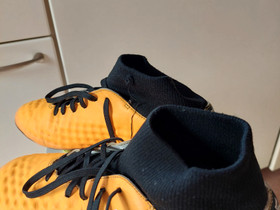 Nike Magista -jalkapallokengät koko 42, Jalkapallo, Urheilu ja ulkoilu, Savonlinna, Tori.fi Nike Magista -jalkapallokengät koko 42, Jalkapallo, Urheilu ja ulkoilu, Savonlinna, Tori.fi