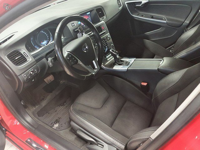VOLVO V60 6
