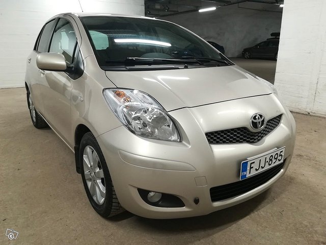 Toyota Yaris 1