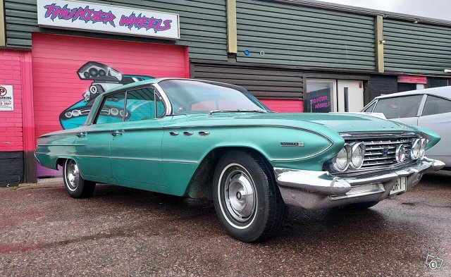 Buick Invicta 2