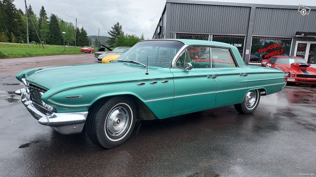 Buick Invicta 3