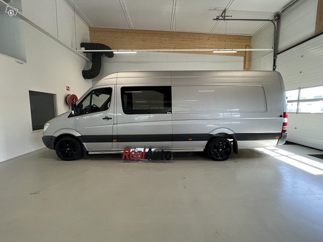 Mercedes-Benz Sprinter 4