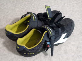 Diadora pyöräilykengät koko 48, Pyörätarvikkeet ja kypärät, Polkupyörät ja pyöräily, Lappeenranta, Tori.fi Diadora pyöräilykengät koko 48, Pyörätarvikkeet ja kypärät, Polkupyörät ja pyöräily, Lappeenranta, Tori.fi