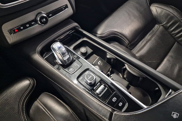 Volvo XC90 18