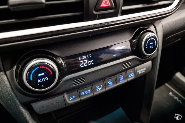 Hyundai KONA 11
