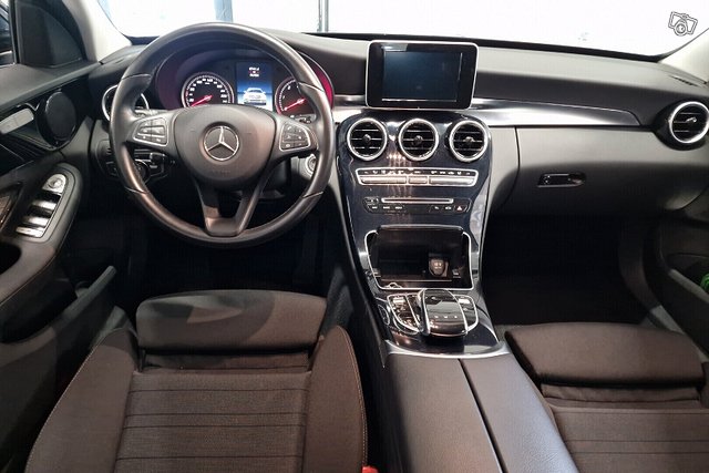 Mercedes-Benz C 8