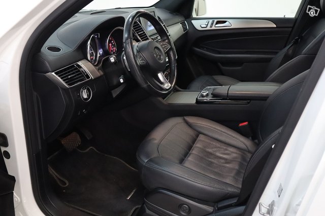 Mercedes-Benz GLS 10