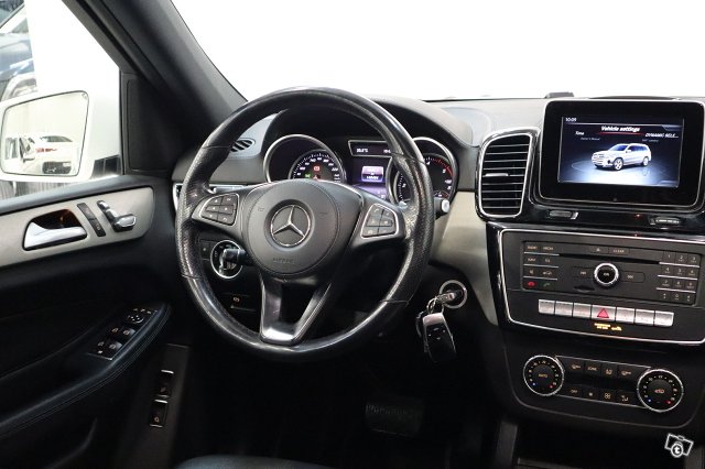 Mercedes-Benz GLS 18