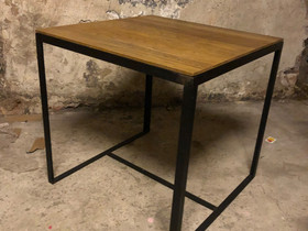 Hieno ruokapöytä 75x75cm, Pöydät ja tuolit, Sisustus ja huonekalut, Helsinki, Tori.fi Hieno ruokapöytä 75x75cm, Pöydät ja tuolit, Sisustus ja huonekalut, Helsinki, Tori.fi