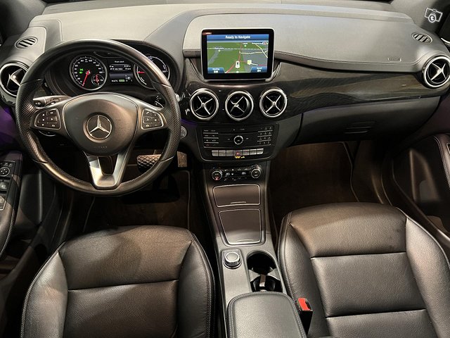 Mercedes-Benz B 8