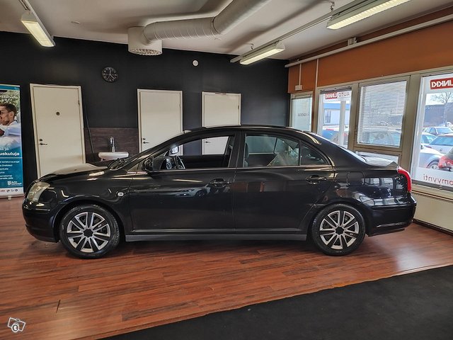 Toyota Avensis 2