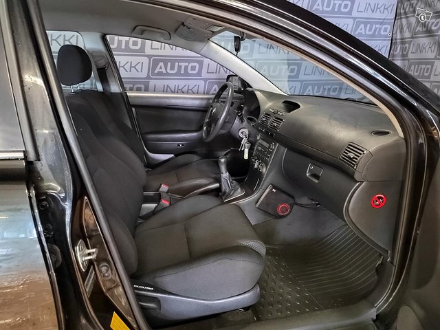 Toyota Avensis 11