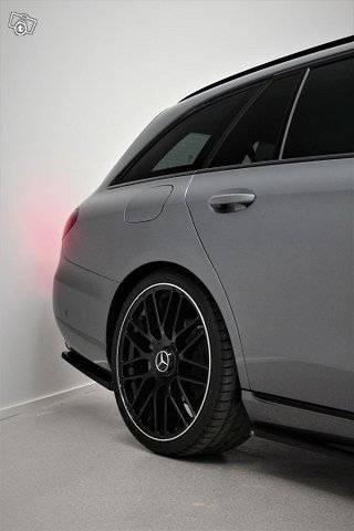 Mercedes-Benz E 9