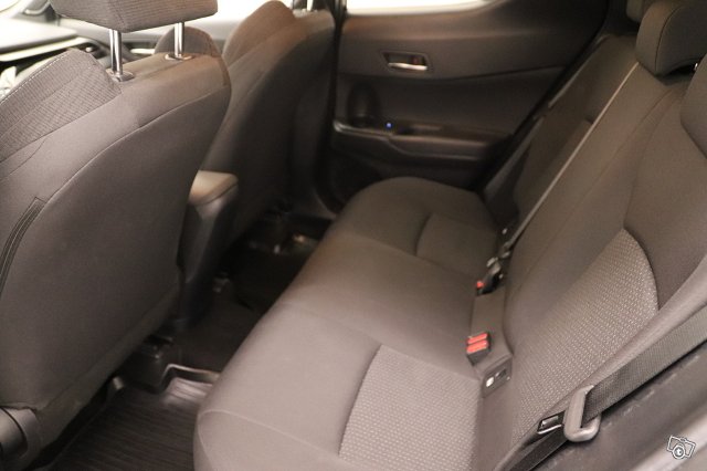 Toyota C-HR 10