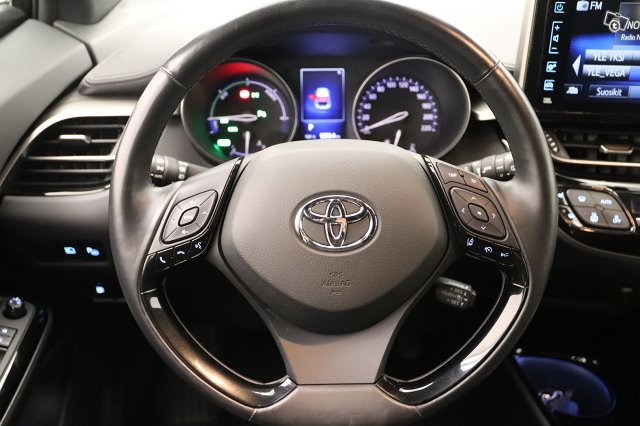 Toyota C-HR 13