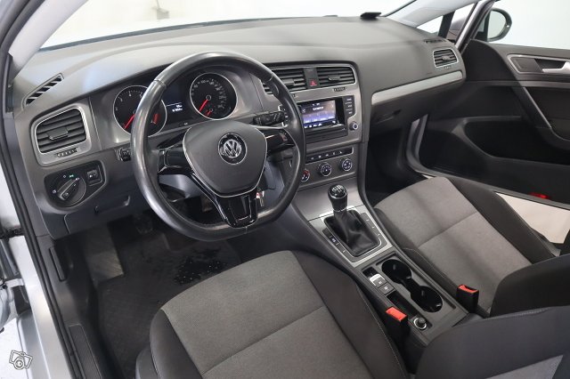 Volkswagen Golf 12