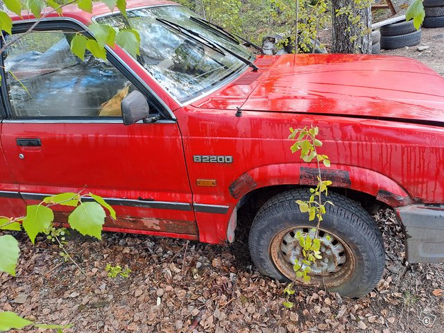 Mazda 2200 3
