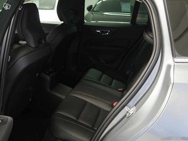 VOLVO V60 4